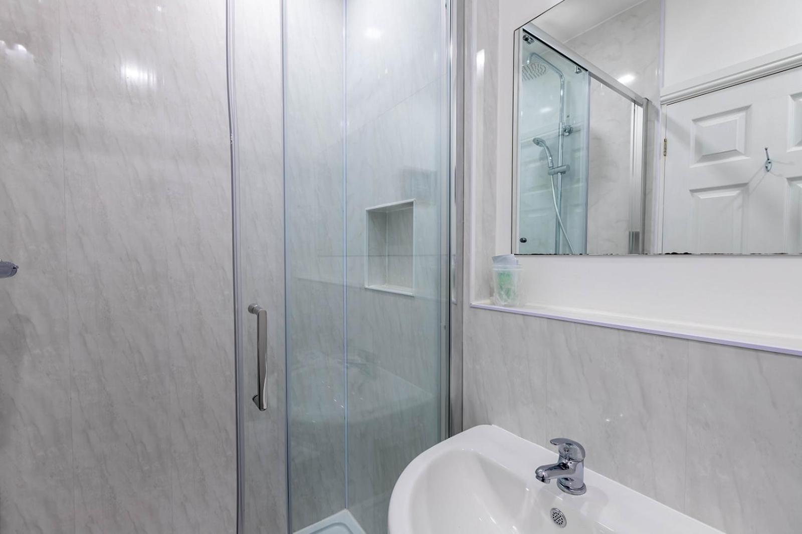 Windermere Studio Rooms - With Free Car Parking Onsite Extérieur photo