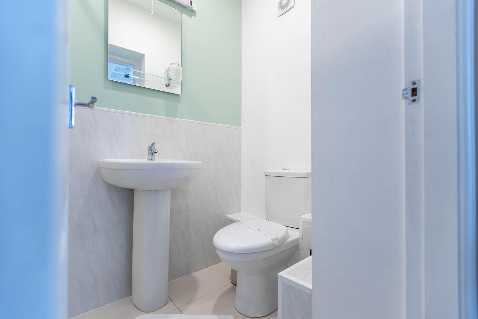 Windermere Studio Rooms - With Free Car Parking Onsite Extérieur photo