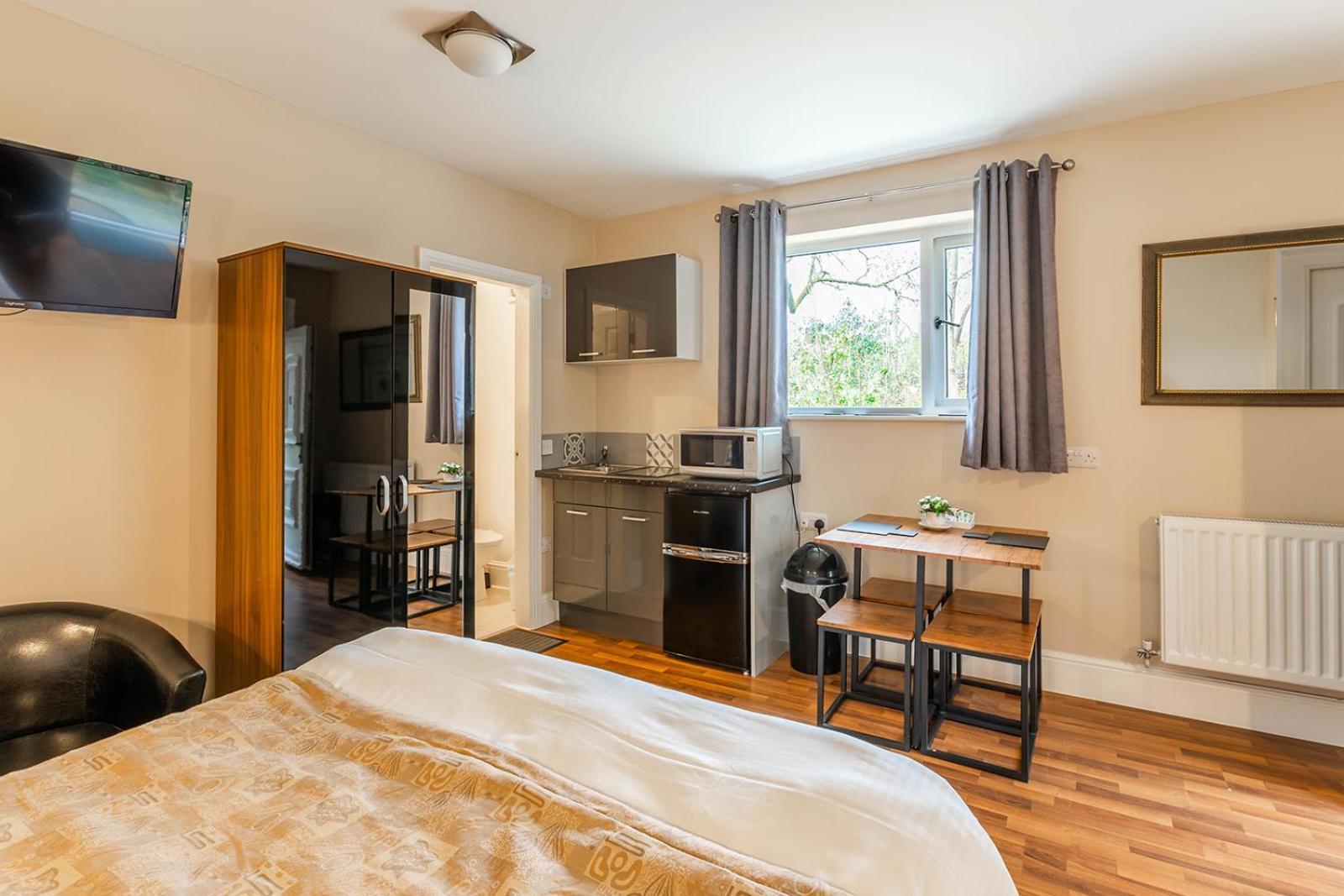 Windermere Studio Rooms - With Free Car Parking Onsite Extérieur photo