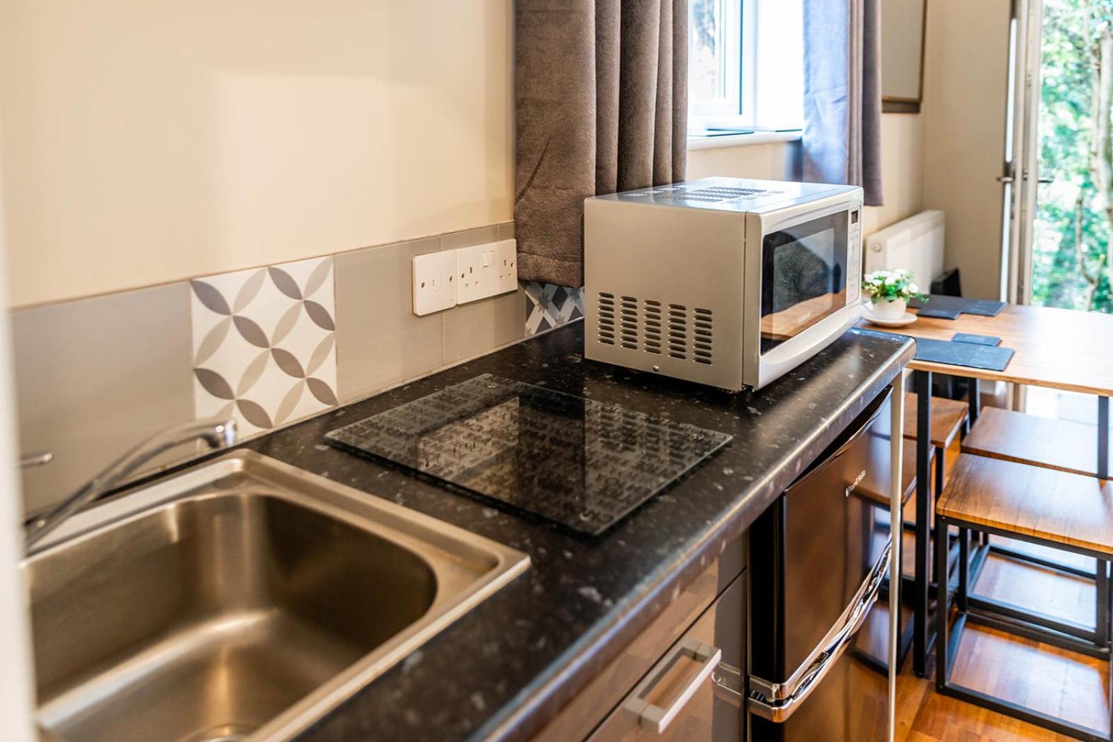 Windermere Studio Rooms - With Free Car Parking Onsite Extérieur photo