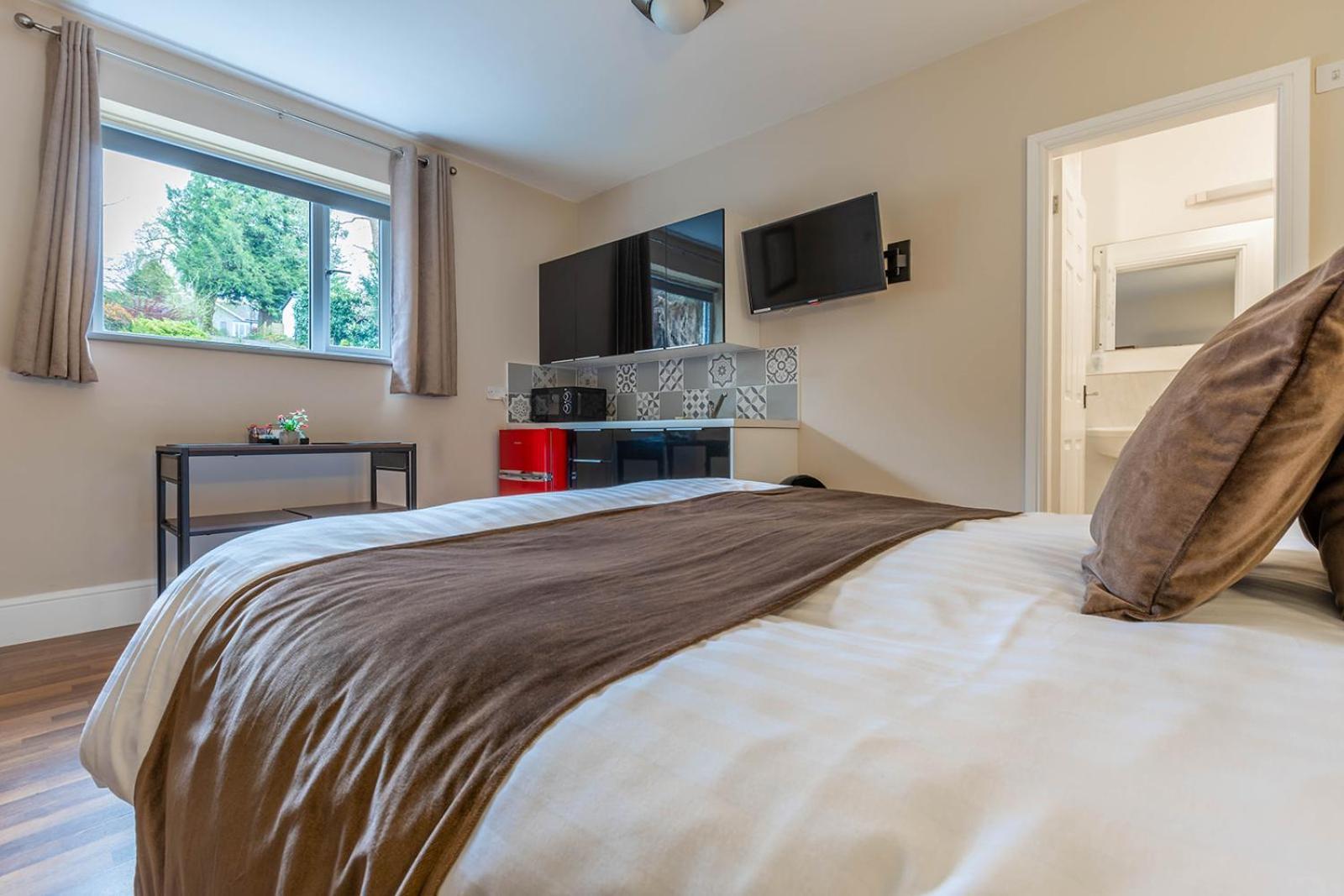 Windermere Studio Rooms - With Free Car Parking Onsite Extérieur photo