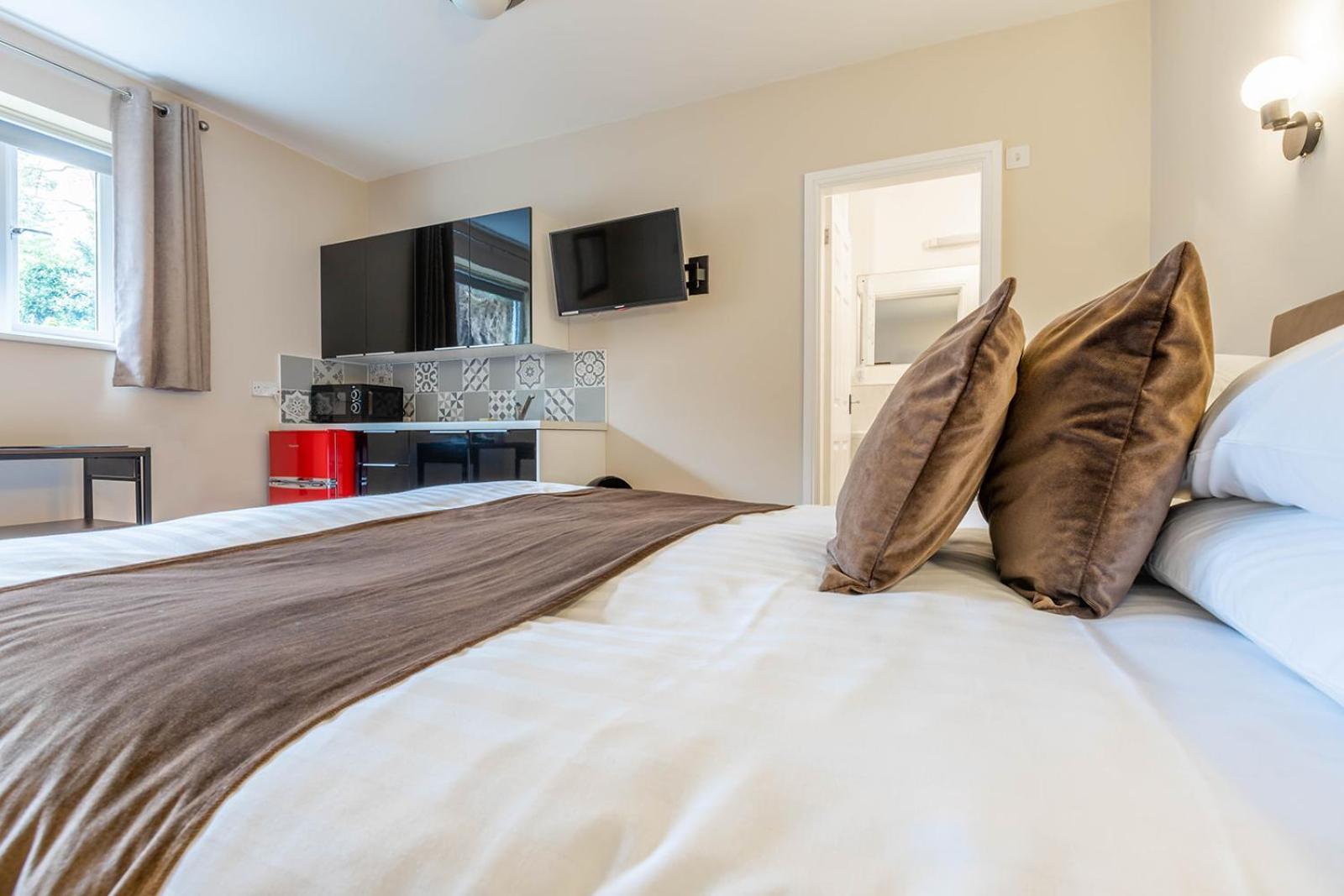 Windermere Studio Rooms - With Free Car Parking Onsite Extérieur photo