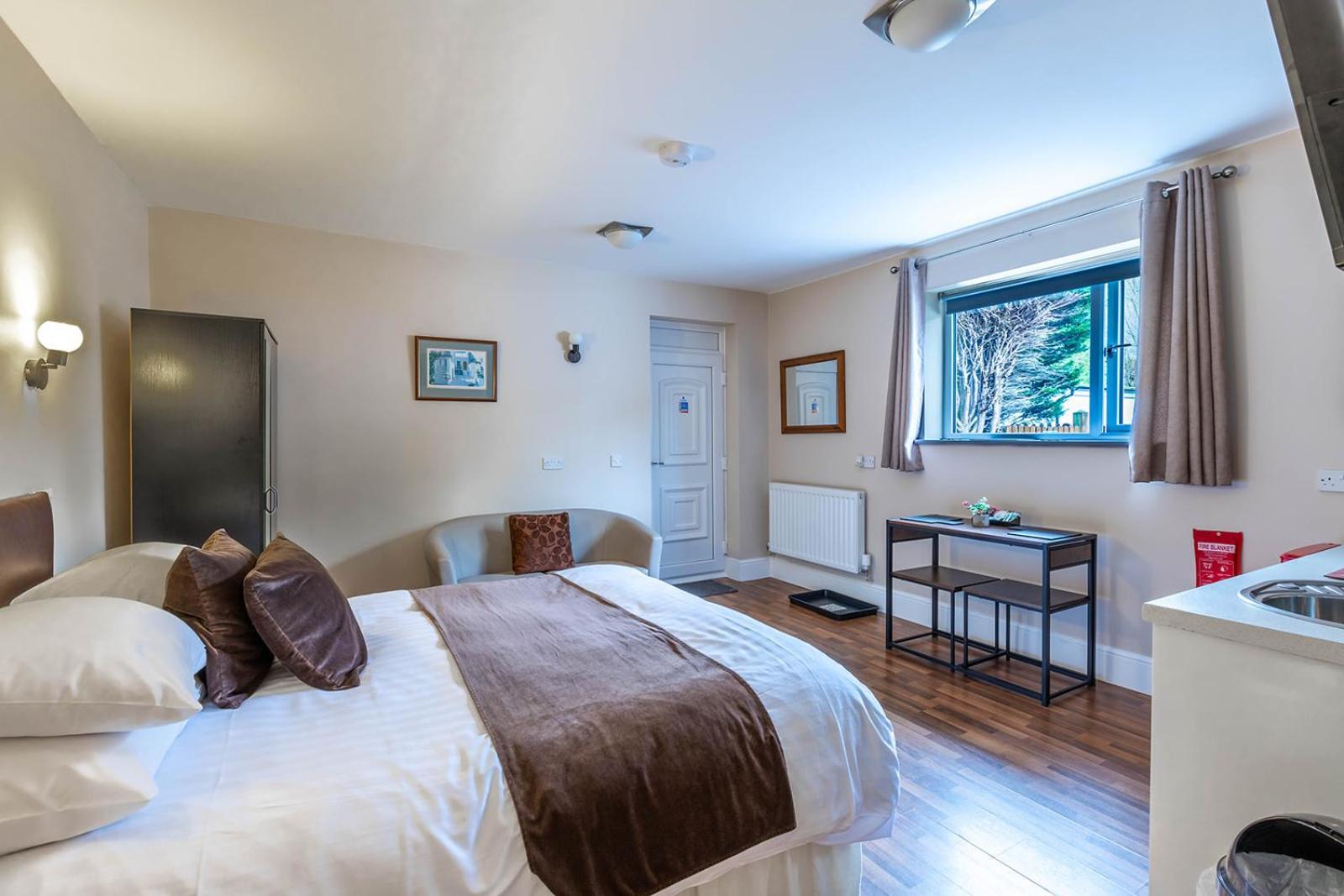 Windermere Studio Rooms - With Free Car Parking Onsite Extérieur photo