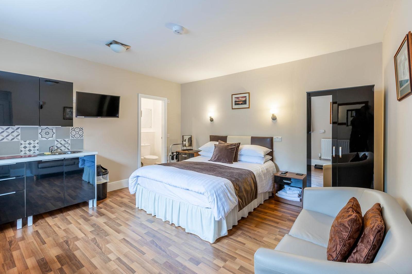Windermere Studio Rooms - With Free Car Parking Onsite Extérieur photo