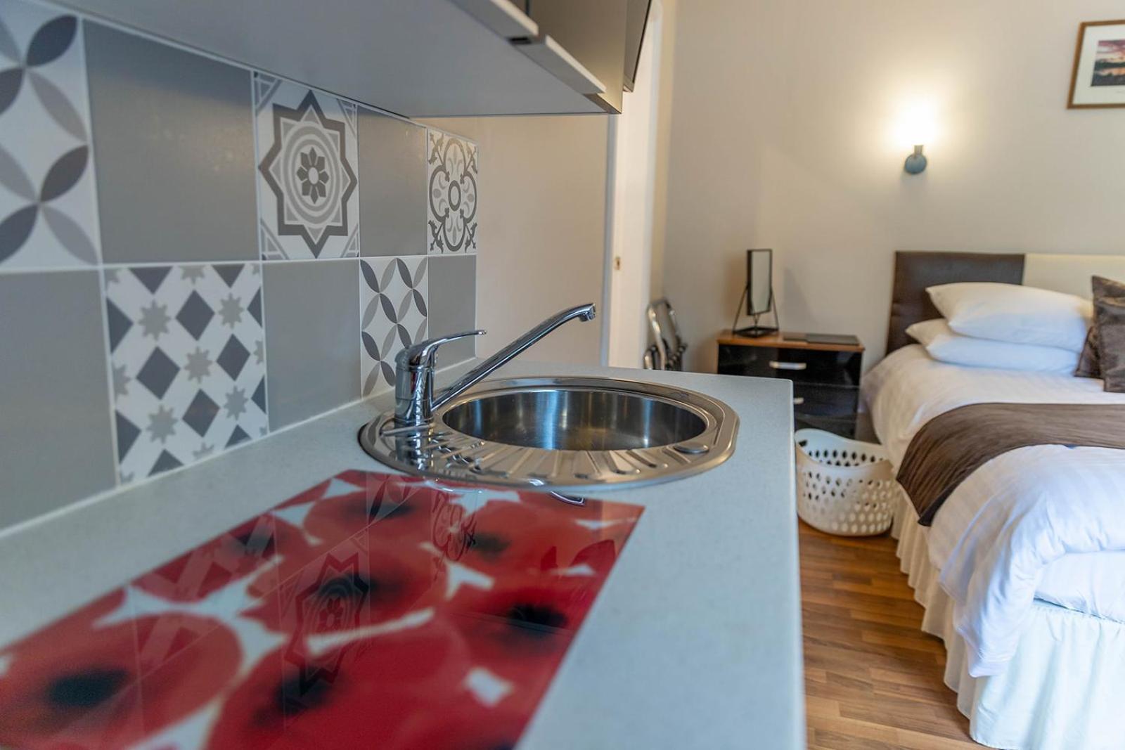 Windermere Studio Rooms - With Free Car Parking Onsite Extérieur photo