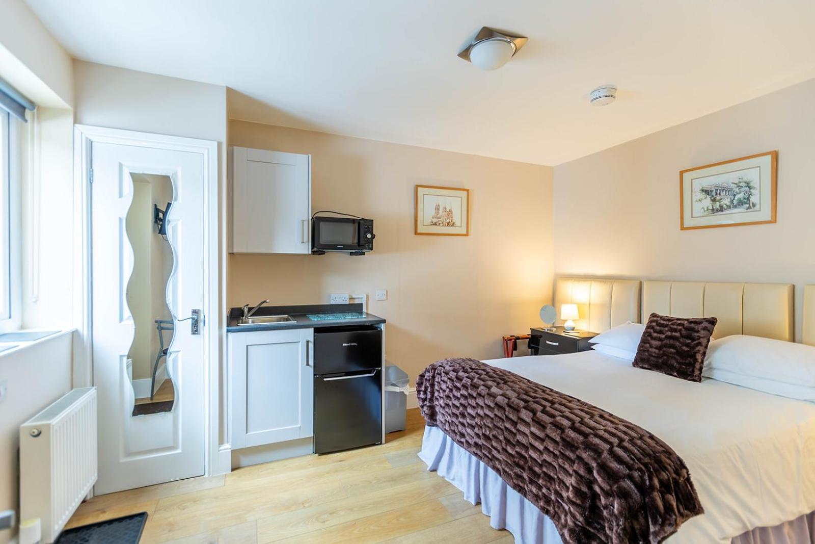 Windermere Studio Rooms - With Free Car Parking Onsite Extérieur photo