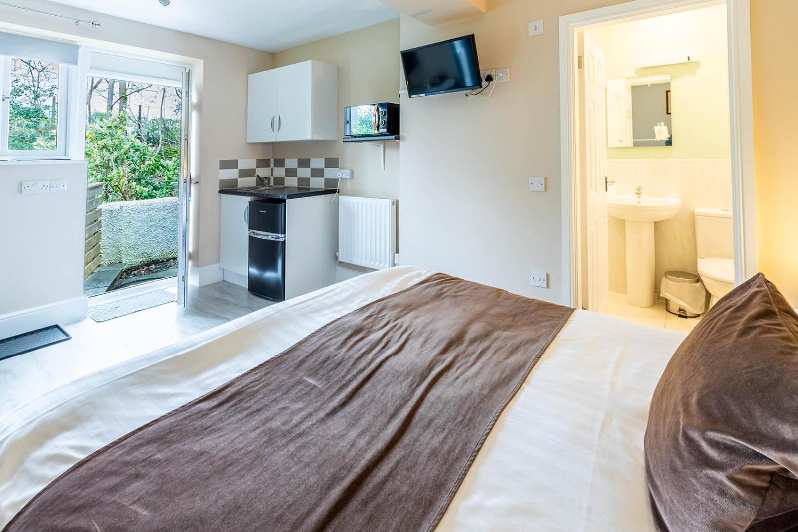 Windermere Studio Rooms - With Free Car Parking Onsite Extérieur photo