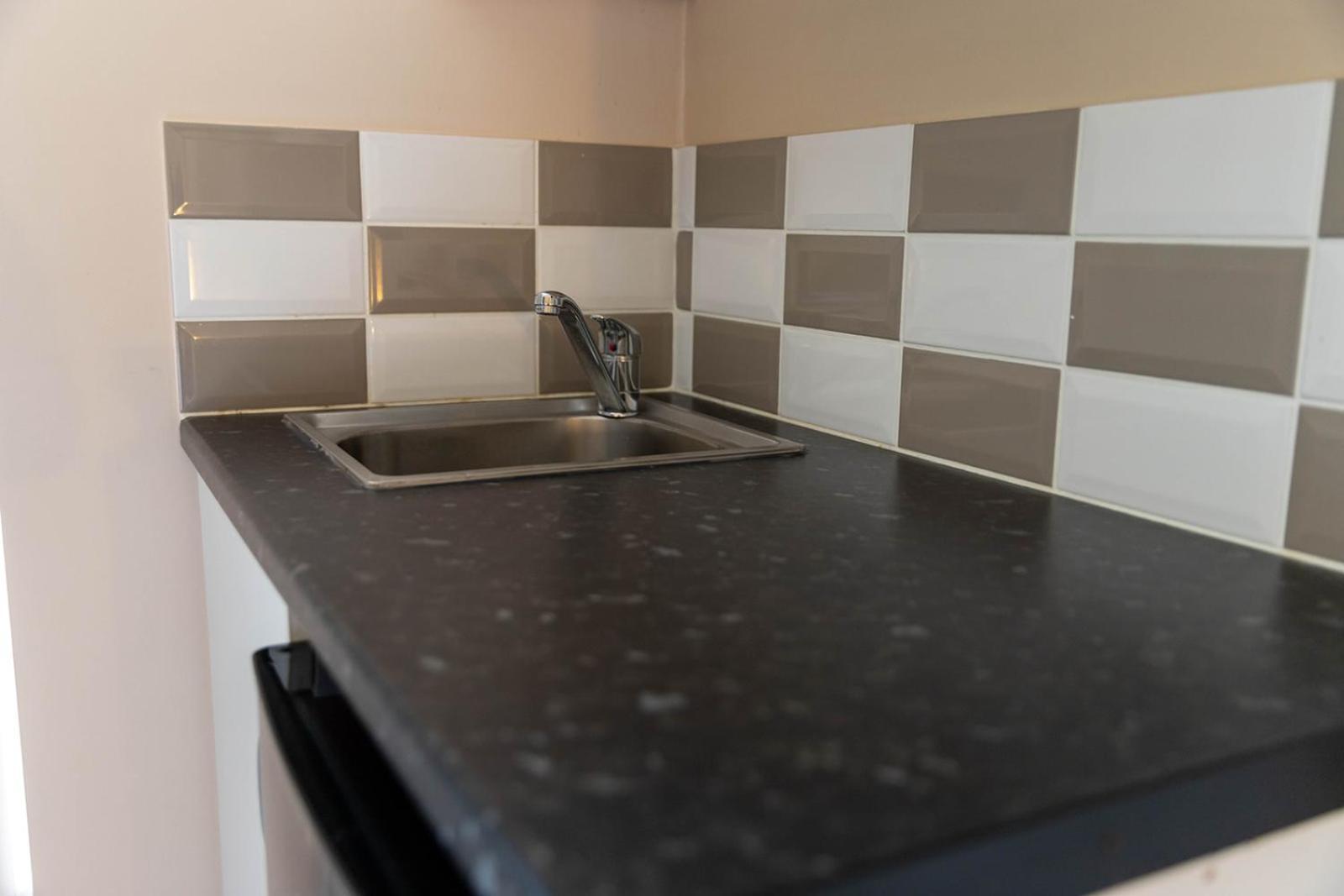 Windermere Studio Rooms - With Free Car Parking Onsite Extérieur photo